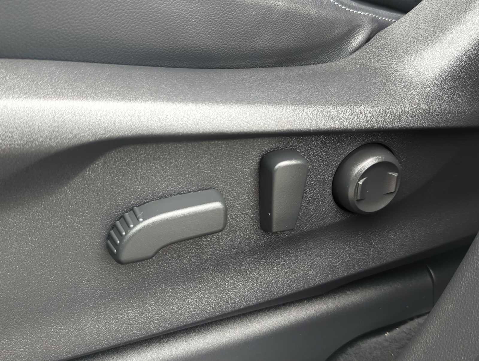 Used 2022 Subaru Ascent Limited w/ Technology Package image 18