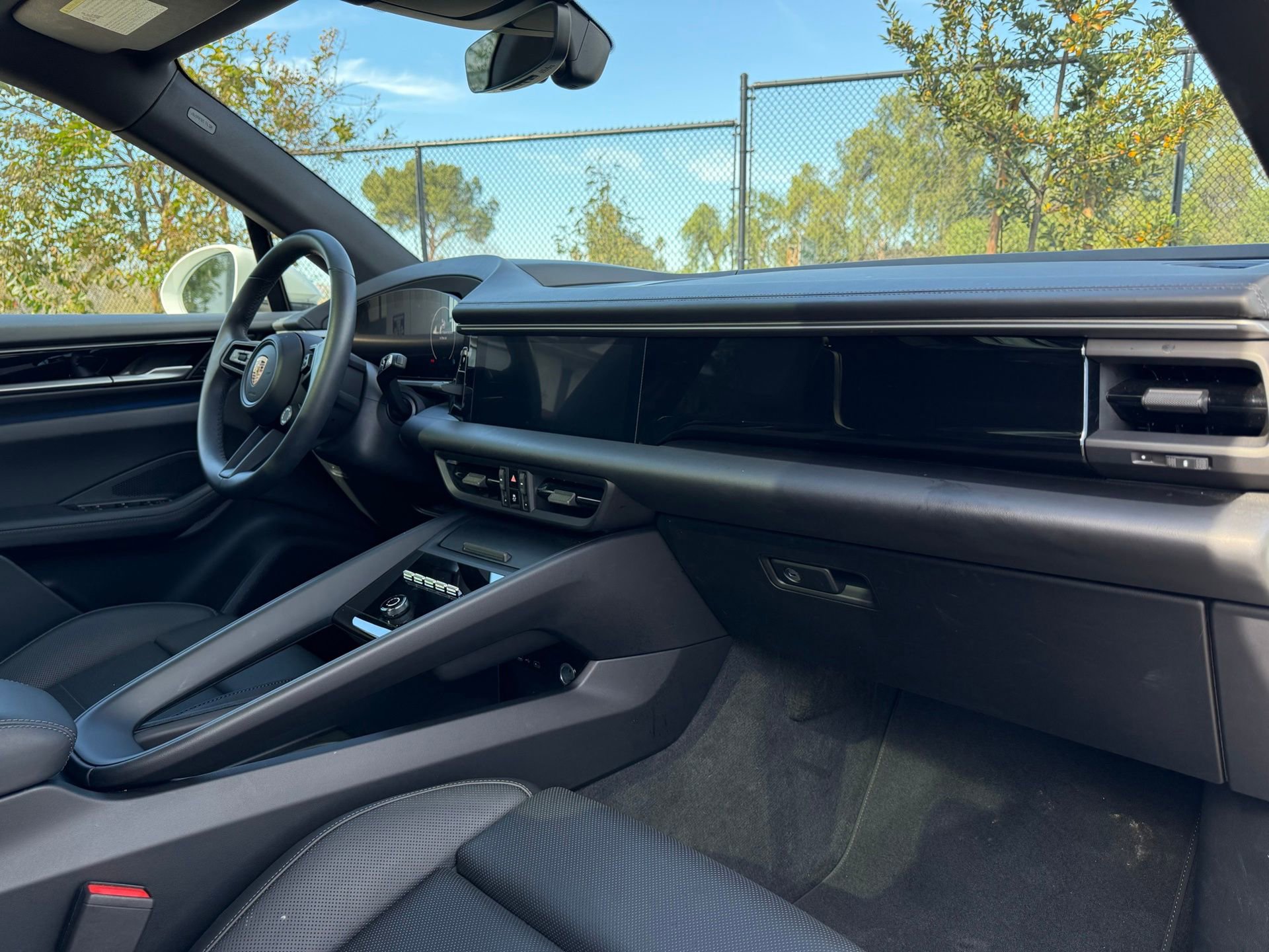 Used 2025 Porsche Macan 4 Electric image 23