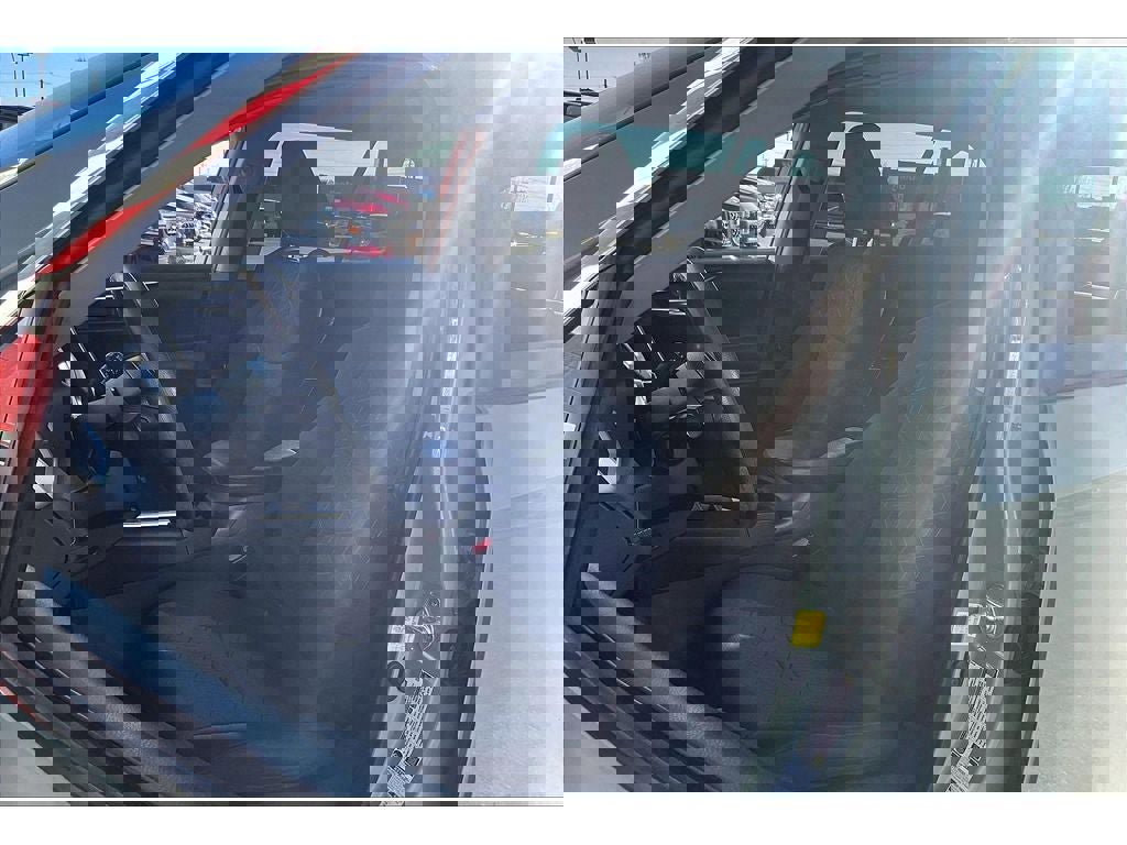 Used 2021 Toyota RAV4 XLE w/ Convenience Package image 28