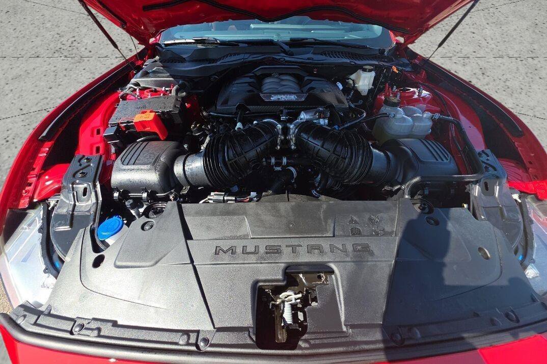 Used 2025 Ford Mustang GT Premium RWD image 7