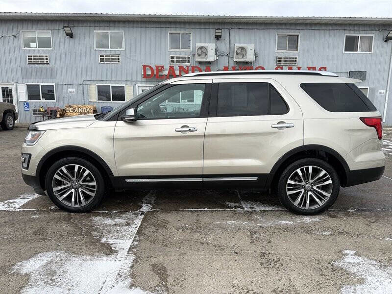 Used 2017 Ford Explorer Platinum image 3