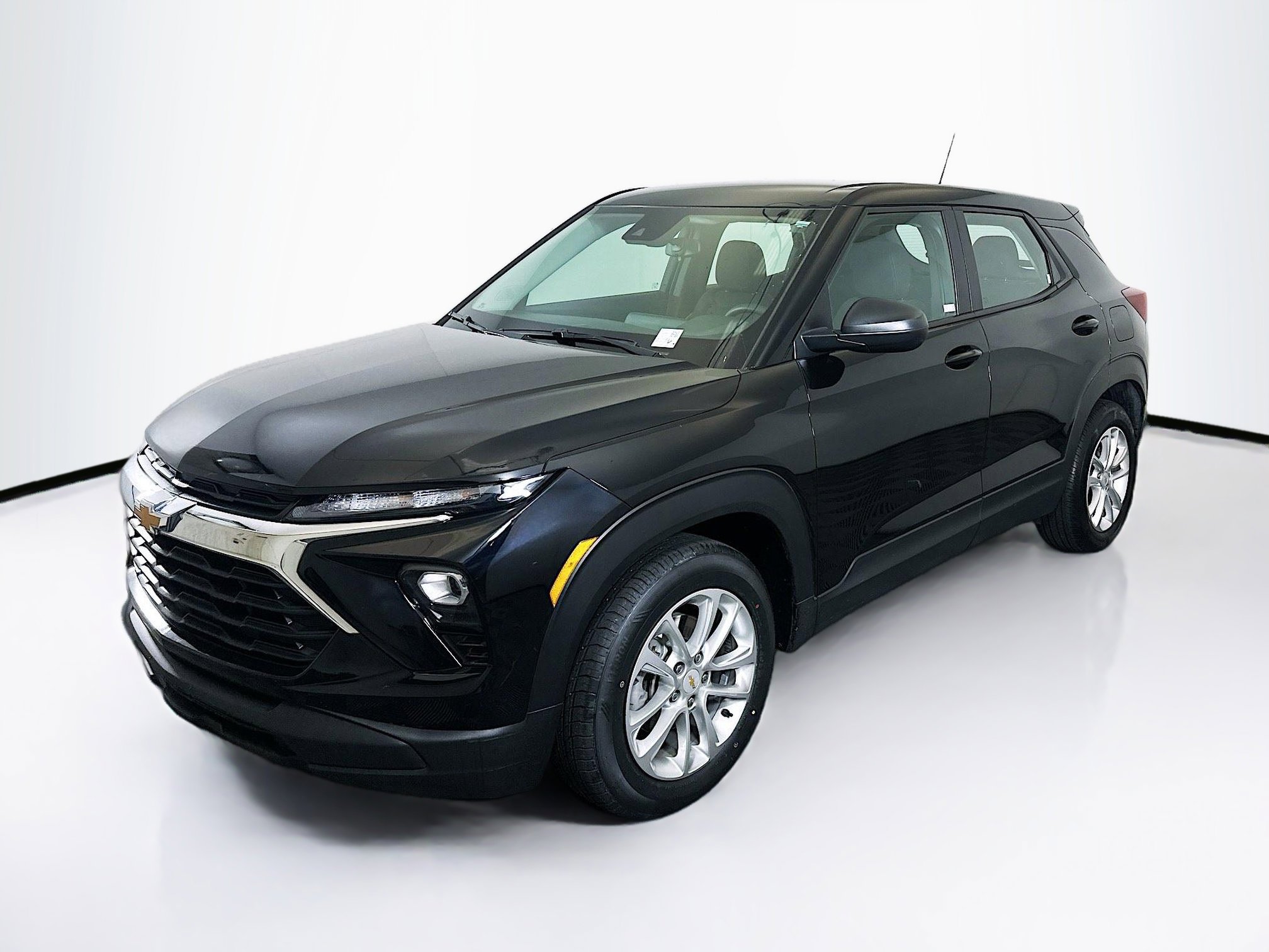 Used 2024 Chevrolet TrailBlazer LS image 3