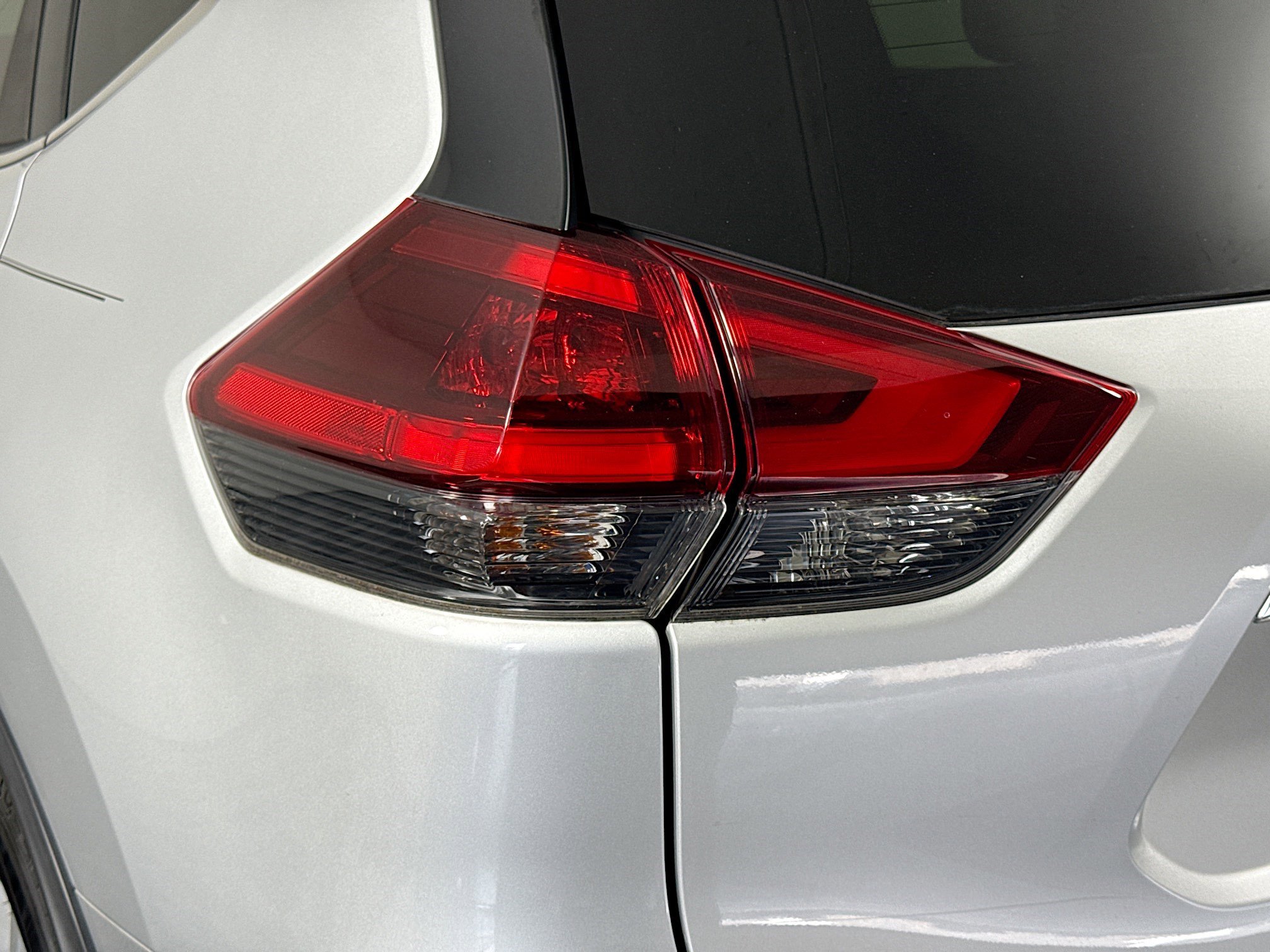 Used 2019 Nissan Rogue SV image 36