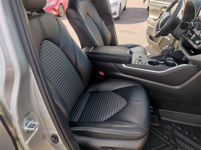 Used 2024 Toyota Highlander XSE image 16
