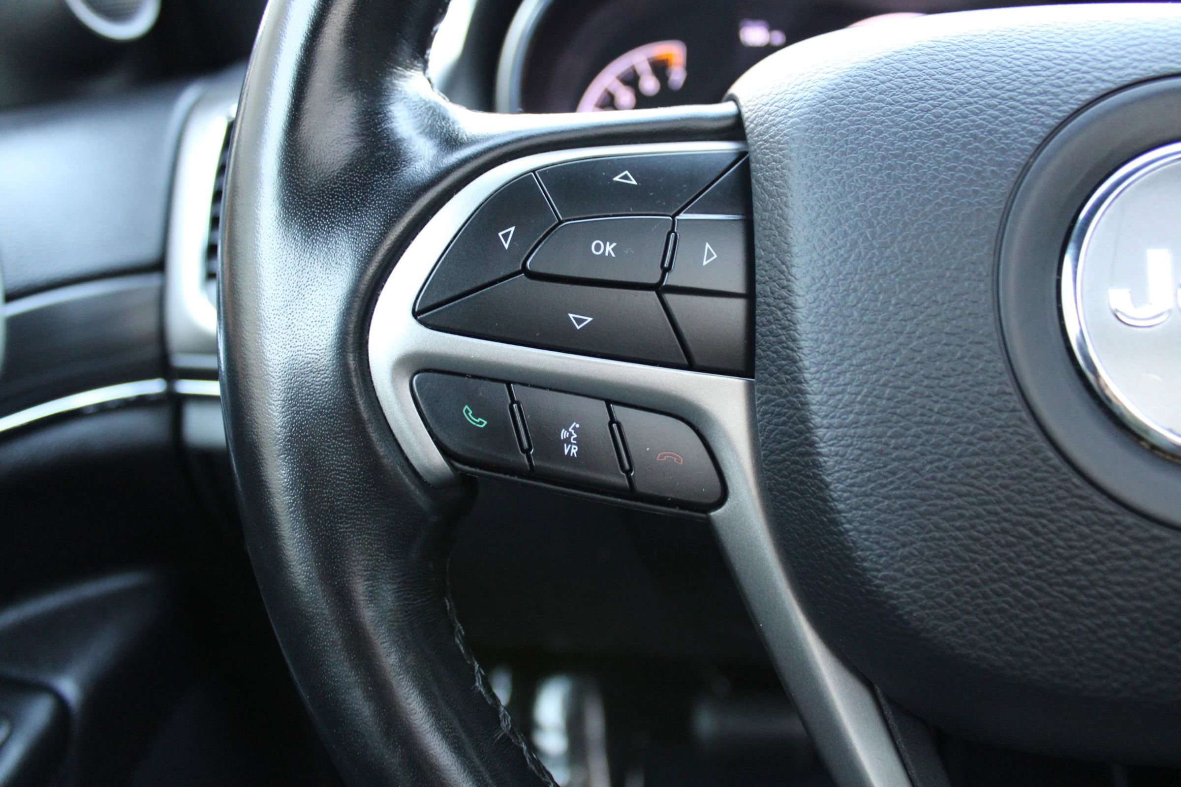 Used 2021 Jeep Grand Cherokee Limited w/ Luxury Group II image 14