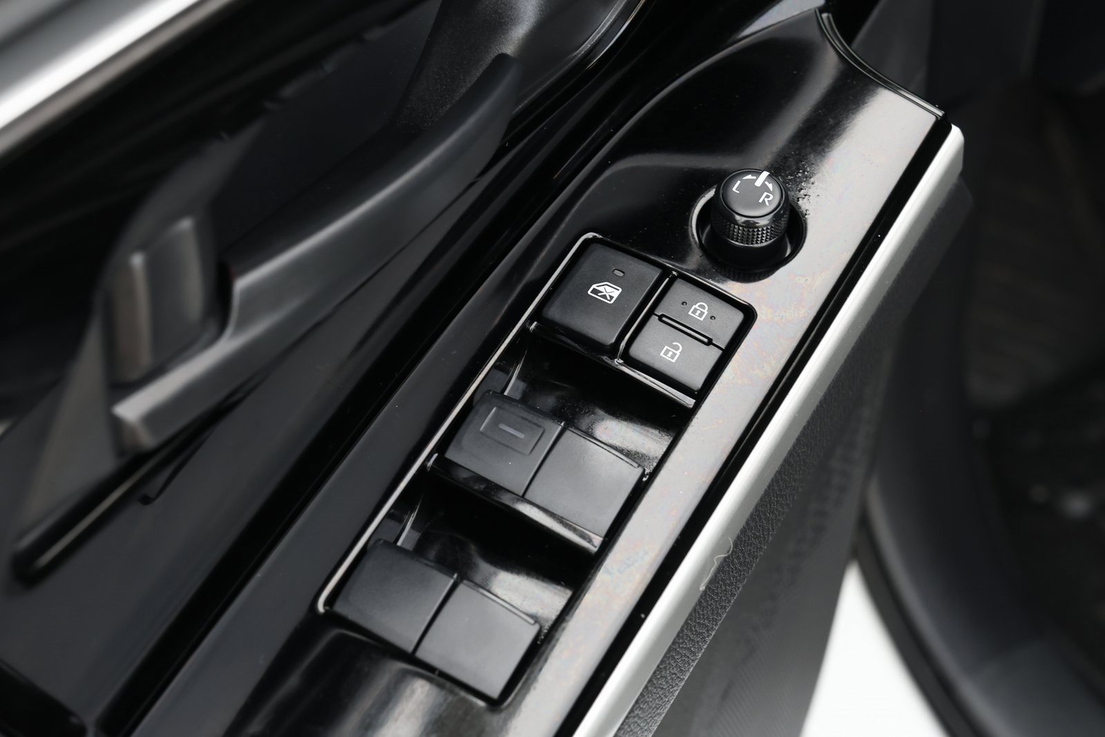 Used 2025 Toyota bZ4X AWD image 28