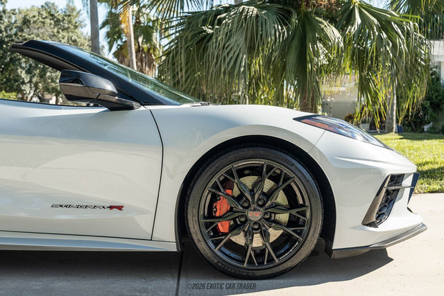 Used 2023 Chevrolet Corvette Stingray Preferred Conv w/ Z51 Performance Package RWD image 11