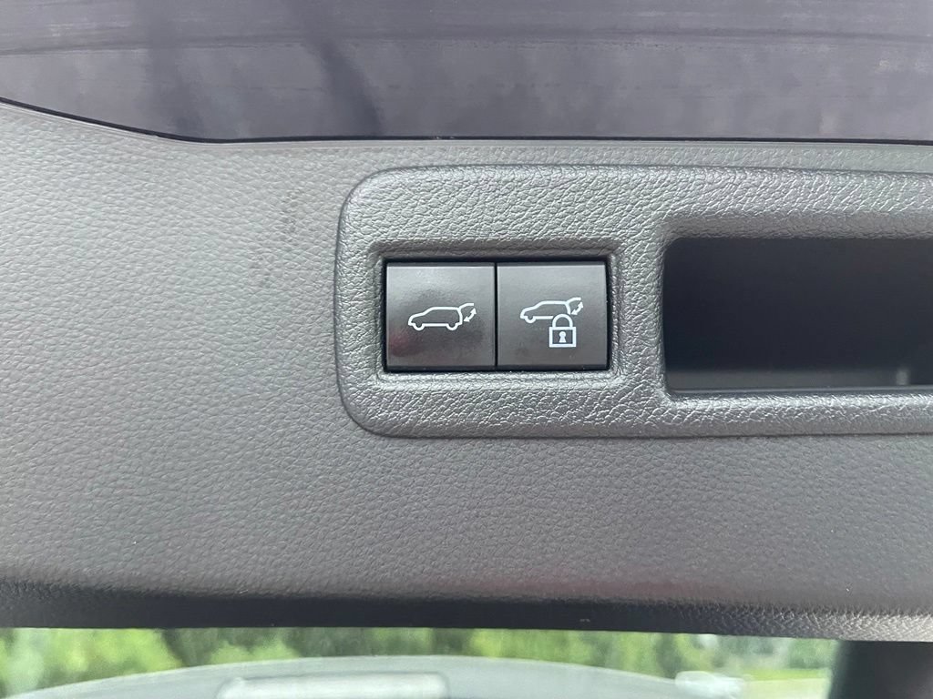 Used 2022 Toyota Venza LE AWD/4WD image 13