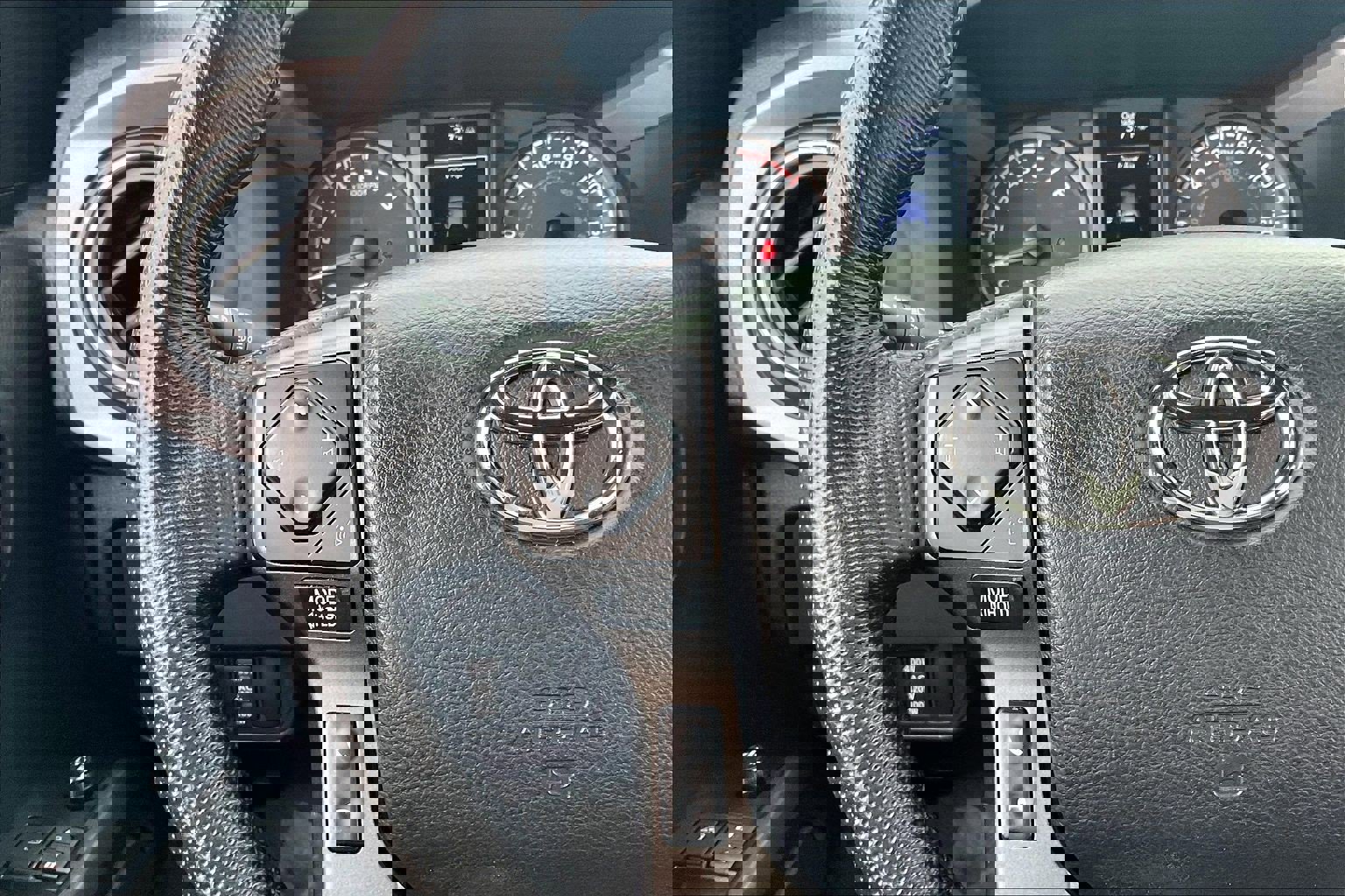 Used 2023 Toyota Tacoma TRD Off-Road image 23