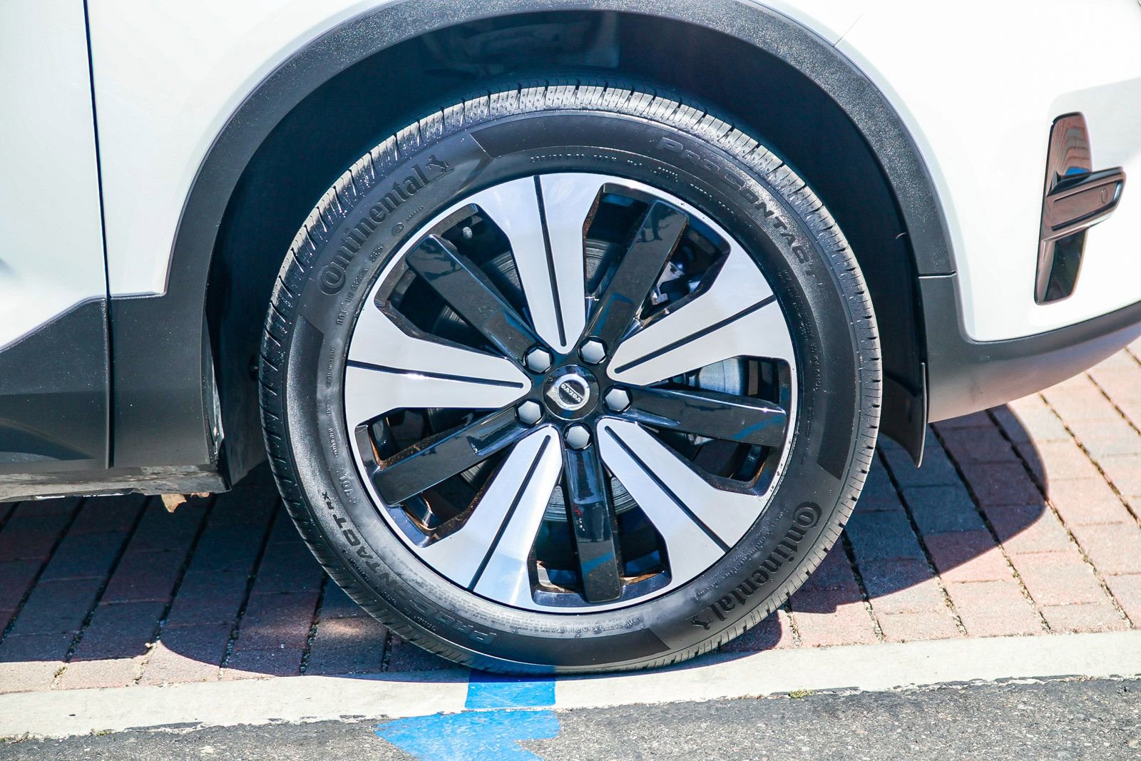 Used 2023 Volvo C40 Recharge Core w/ Protection Package Premier image 11