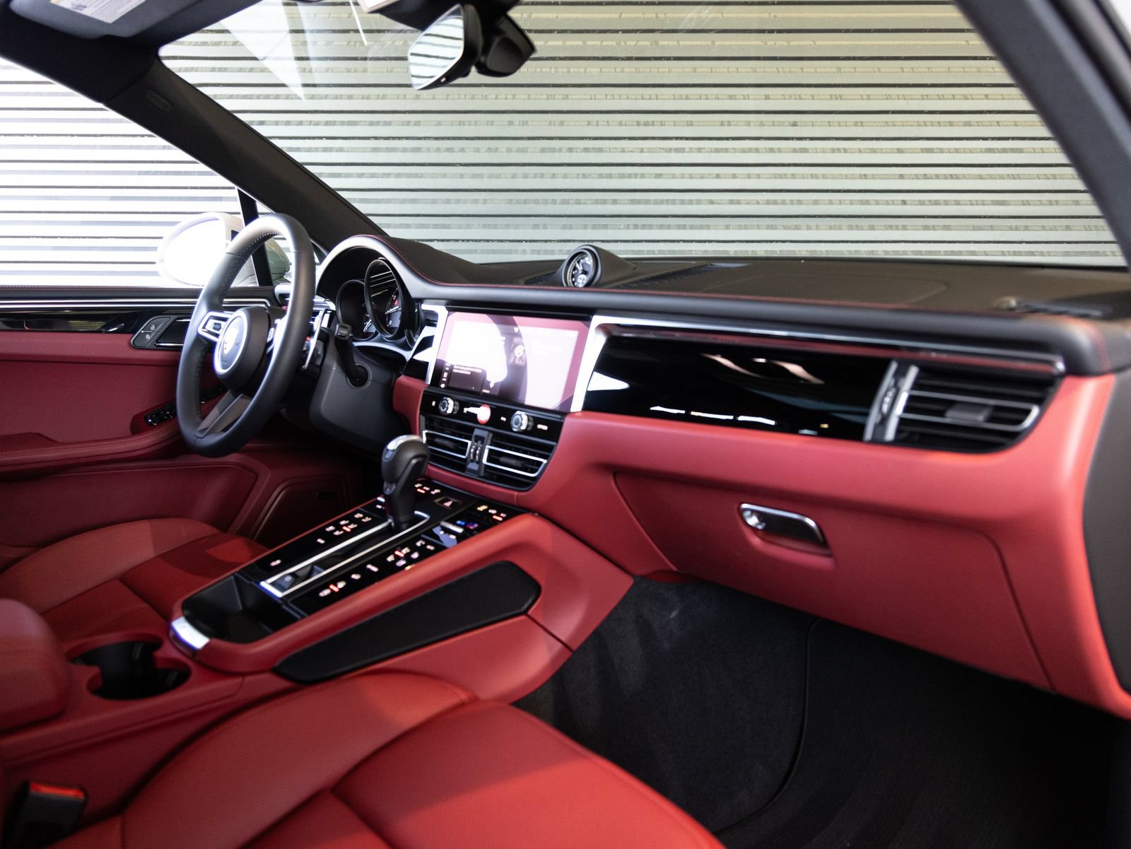 New 2026 Porsche Macan AWD/4WD image 34