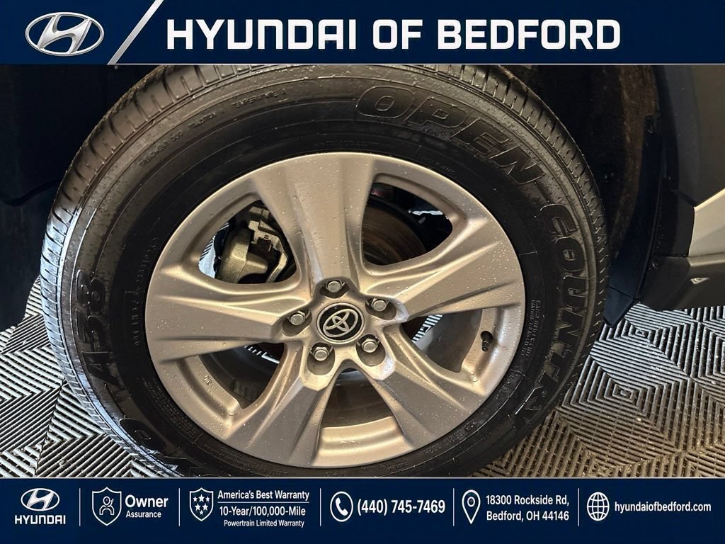 Used 2025 Toyota RAV4 XLE AWD/4WD image 32