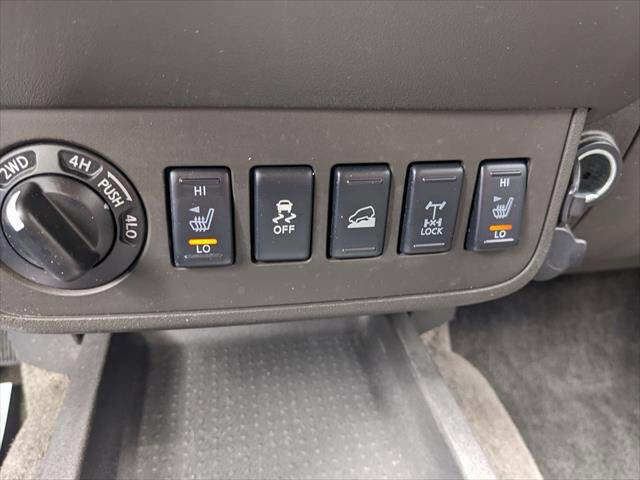 Used 2015 Nissan Xterra PRO-4X w/ Pro-4x Leather Package AWD/4WD image 24