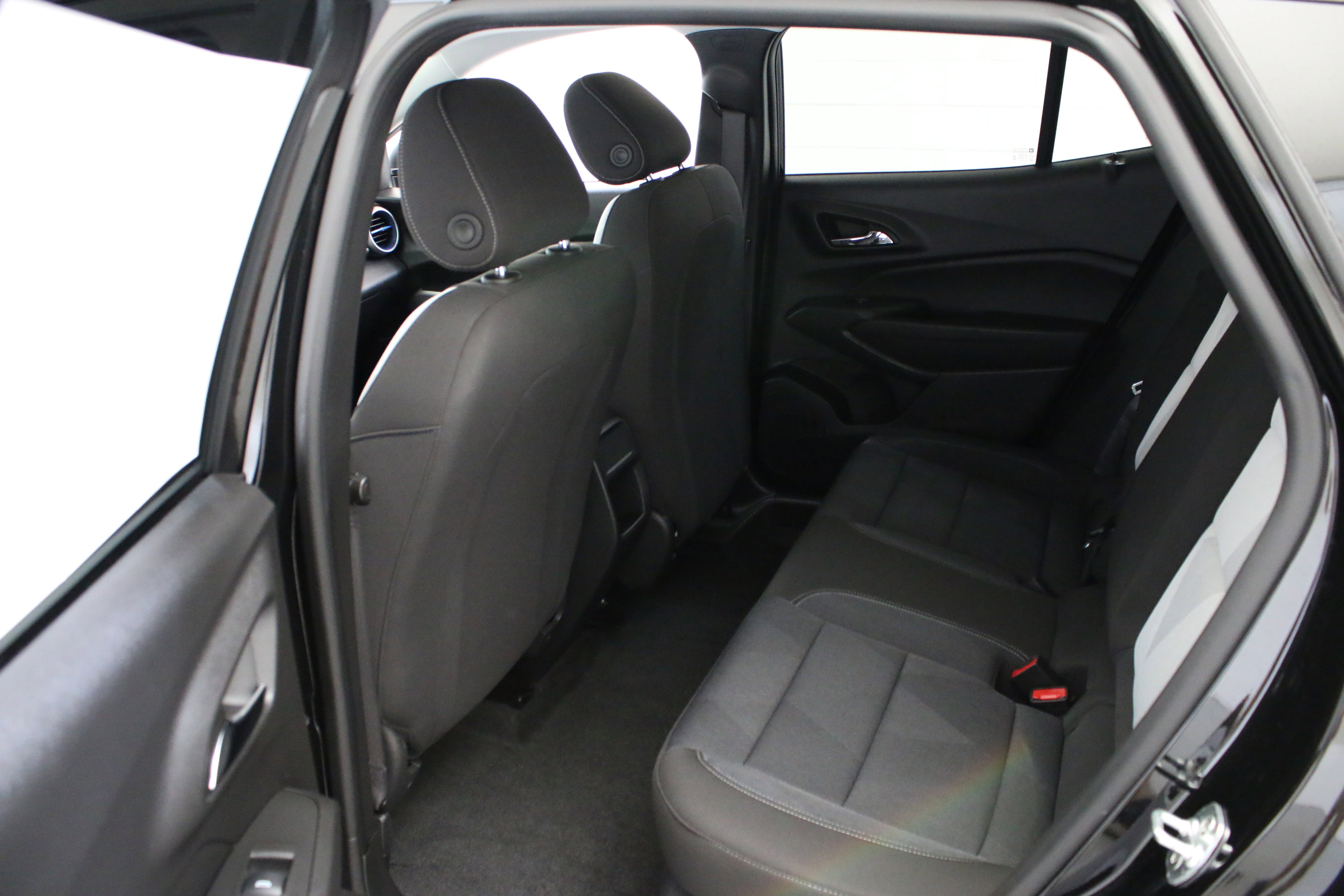 Certified 2025 Chevrolet Trax LS FWD image 25