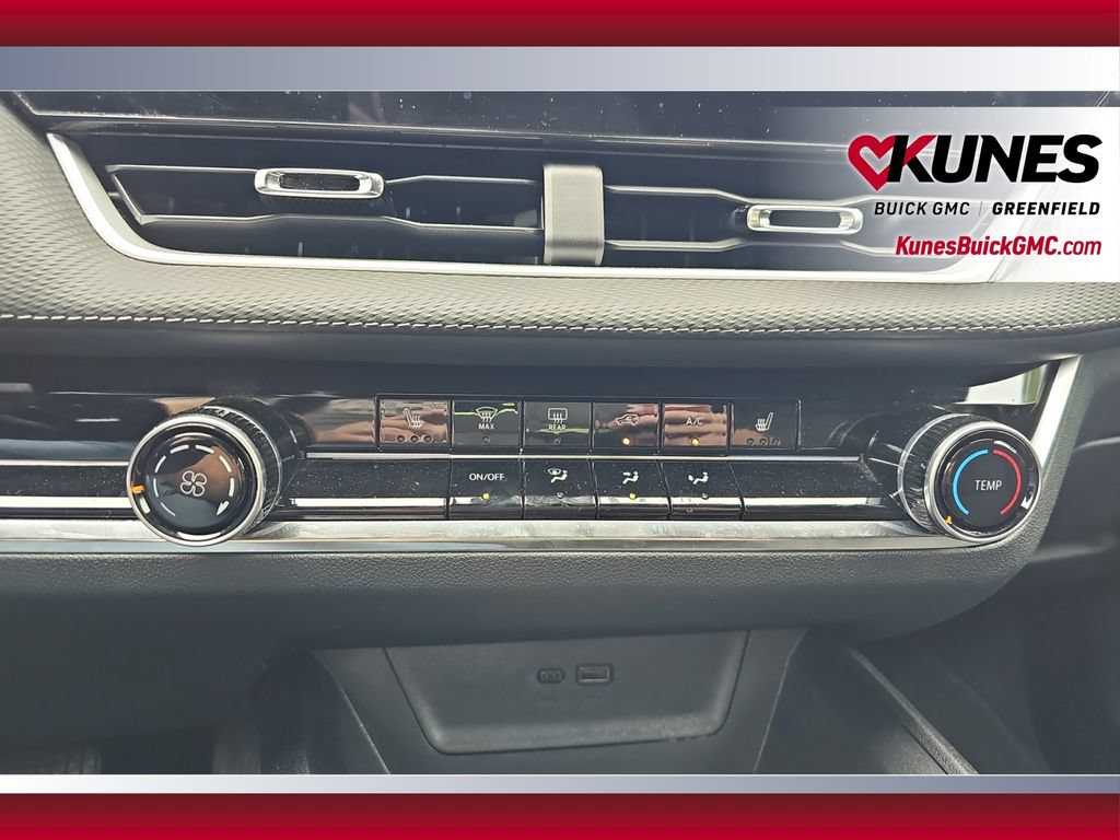 Used 2025 Chevrolet Equinox LT FWD image 22