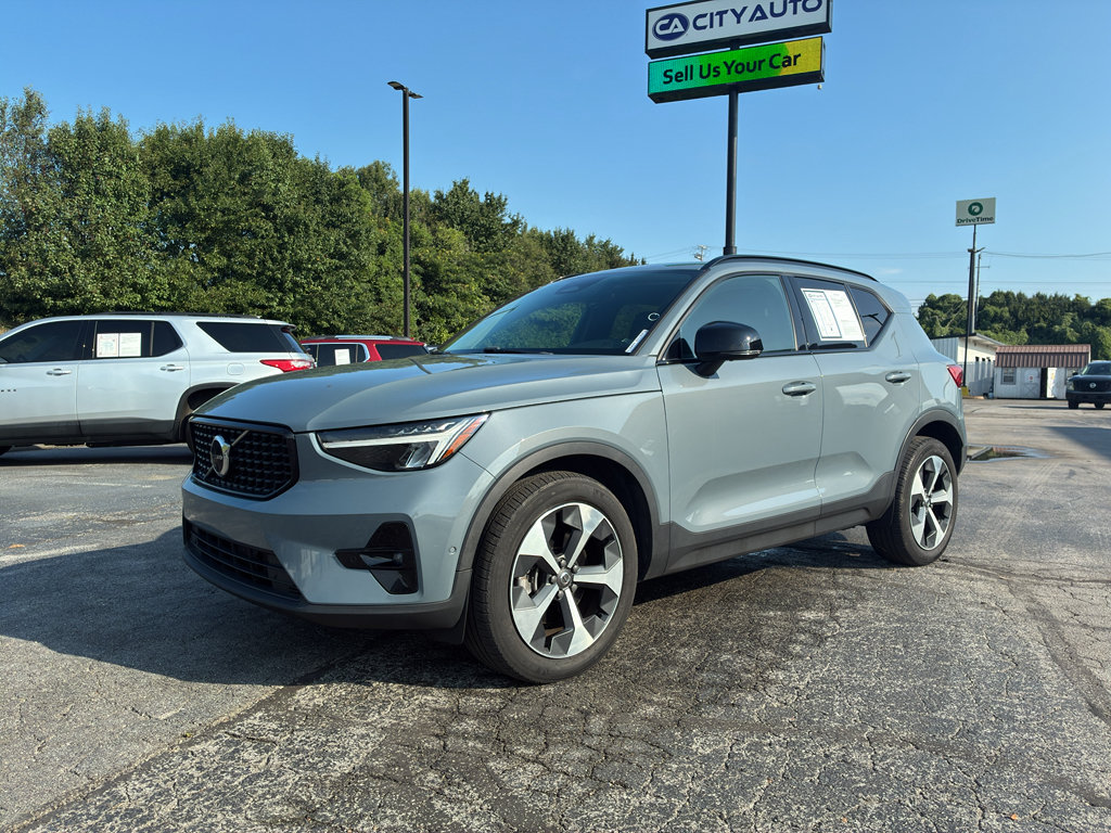 Used 2023 Volvo XC40 B4 Ultimate FWD image 1