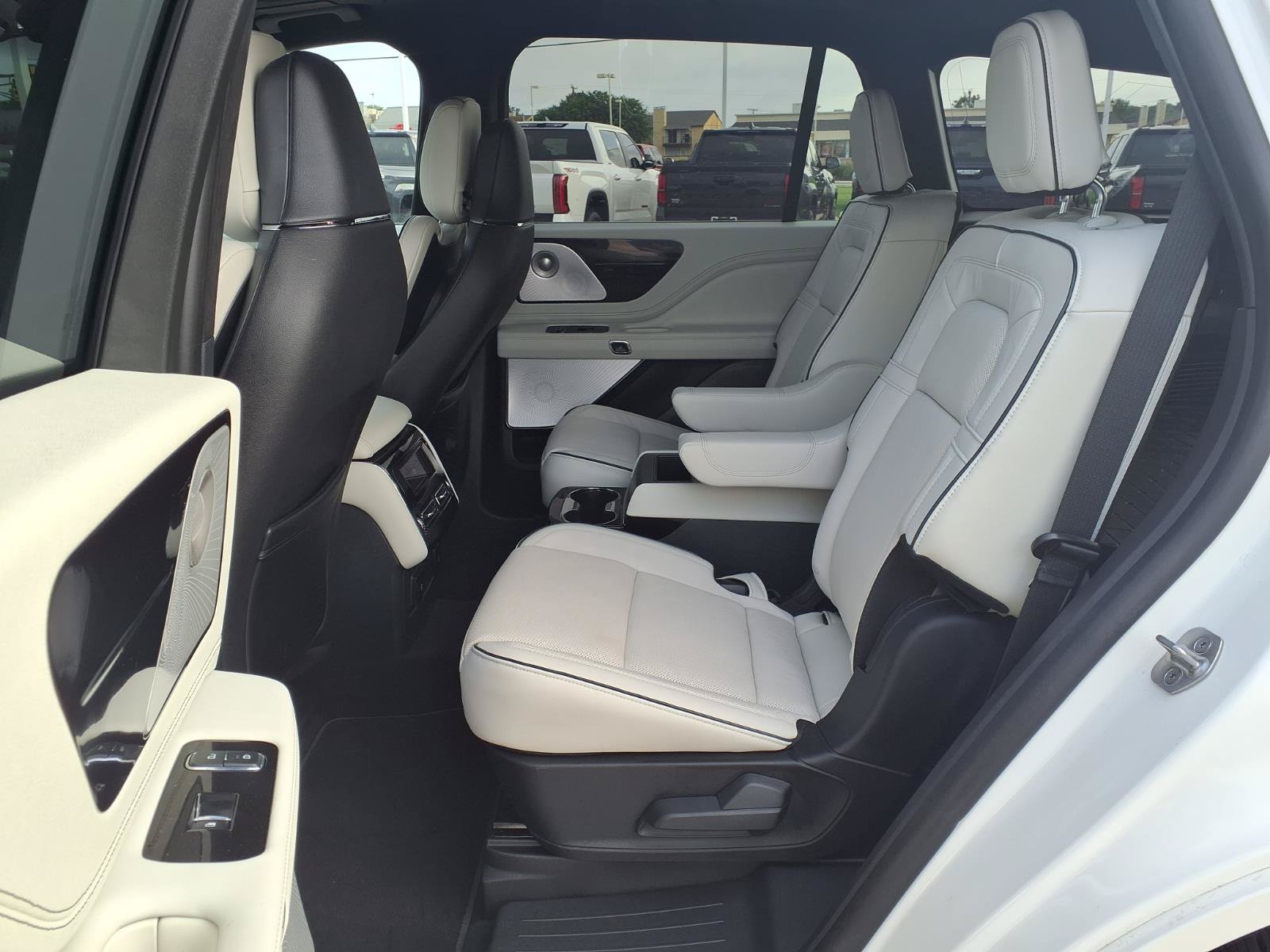 Used 2025 Lincoln Aviator Black Label w/ Jet Appearance Package AWD/4WD image 25