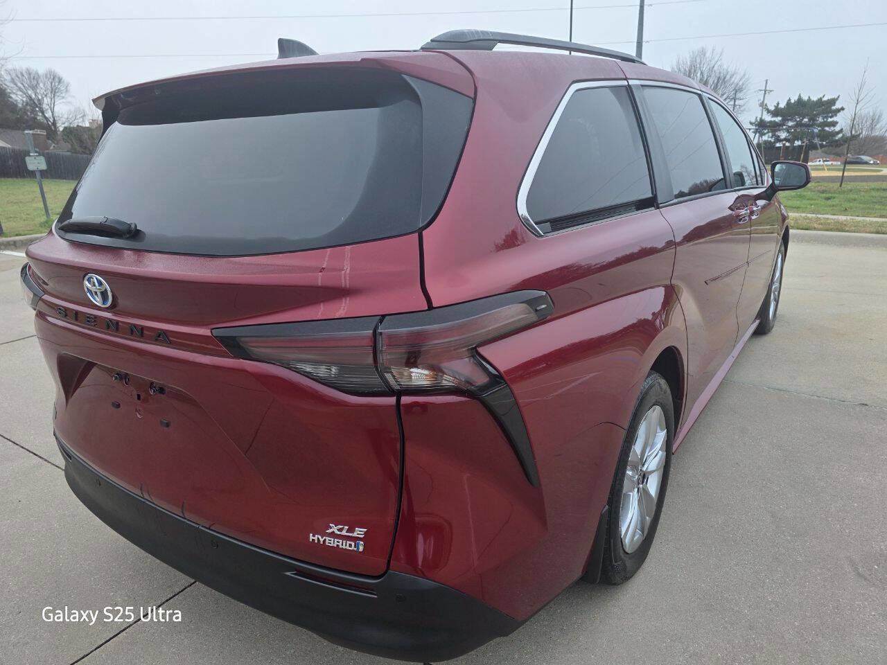 Used 2024 Toyota Sienna XLE w/ XLE Plus Package image 8