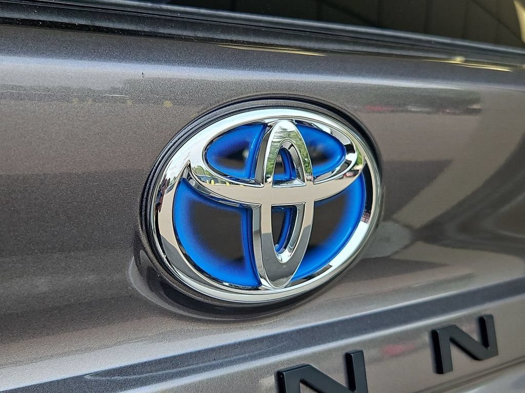 Used 2024 Toyota Sienna LE FWD image 25