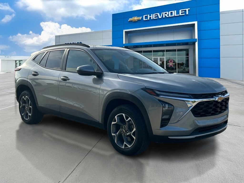 Used 2026 Chevrolet Trax LT FWD image 3