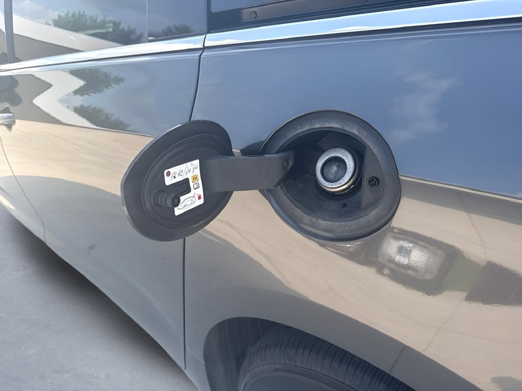 Used 2023 Chrysler Pacifica Touring-L FWD image 27