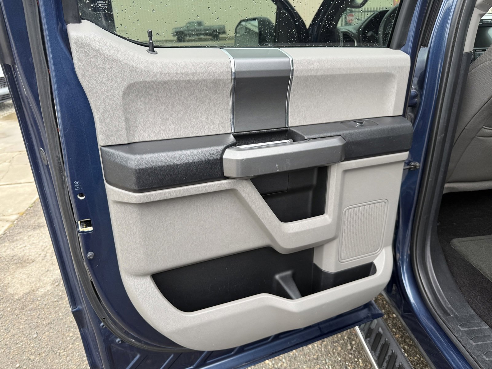 Used 2017 Ford F150 XLT w/ Equipment Group 302A Luxury image 14