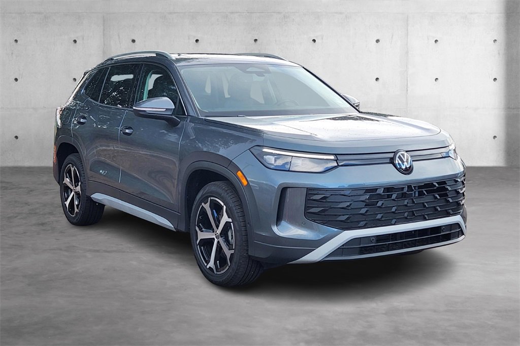 New 2025 Volkswagen Tiguan SE