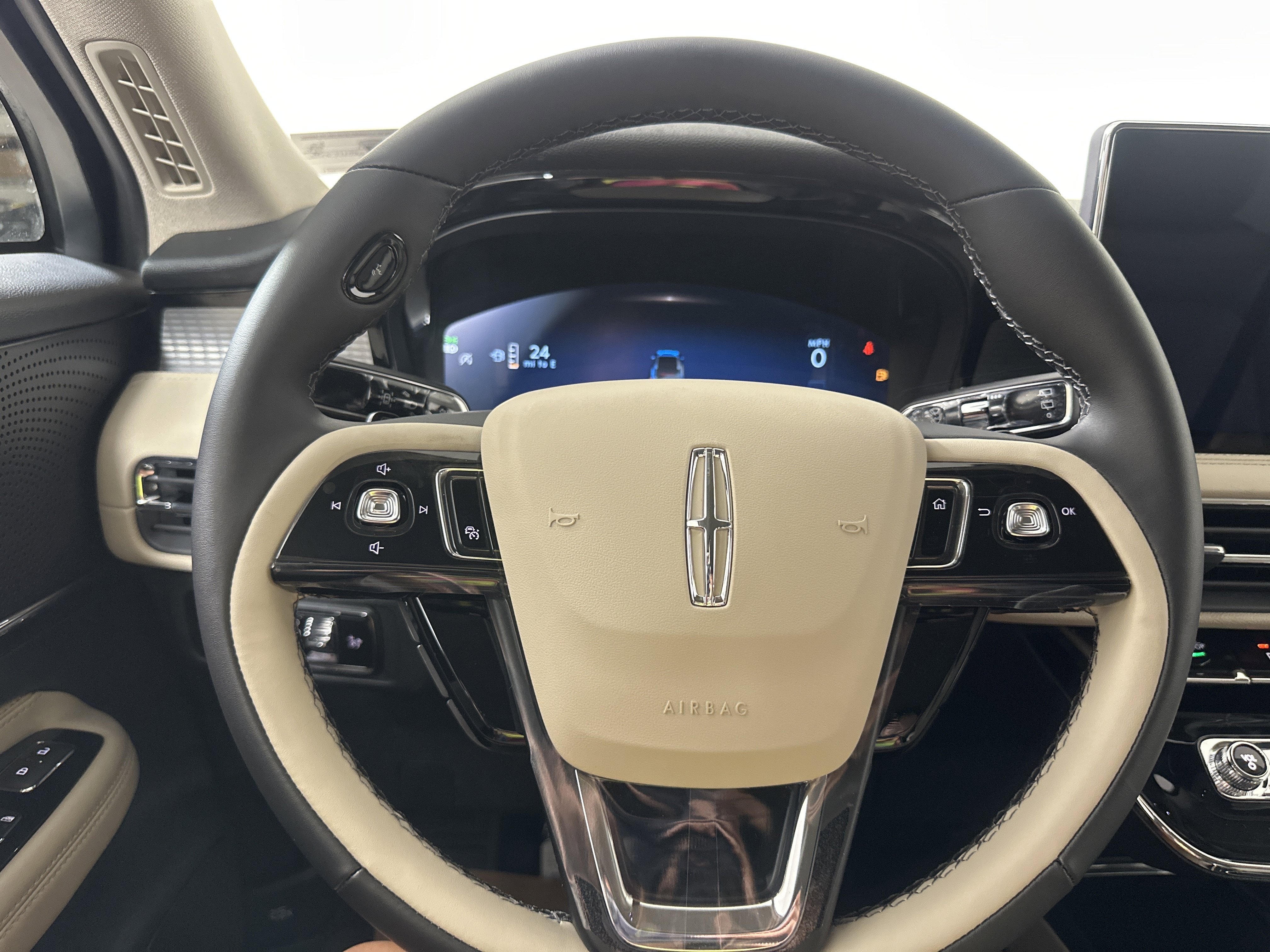 New 2025 Lincoln Corsair AWD image 12