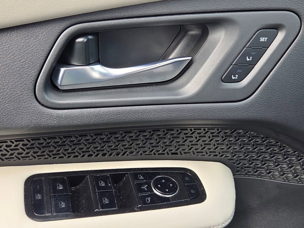 Used 2023 Nissan Ariya FWD image 25