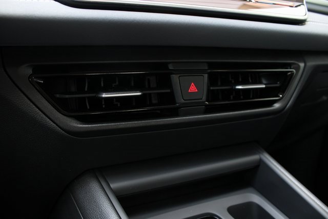 New 2025 Volkswagen Tiguan SE image 6