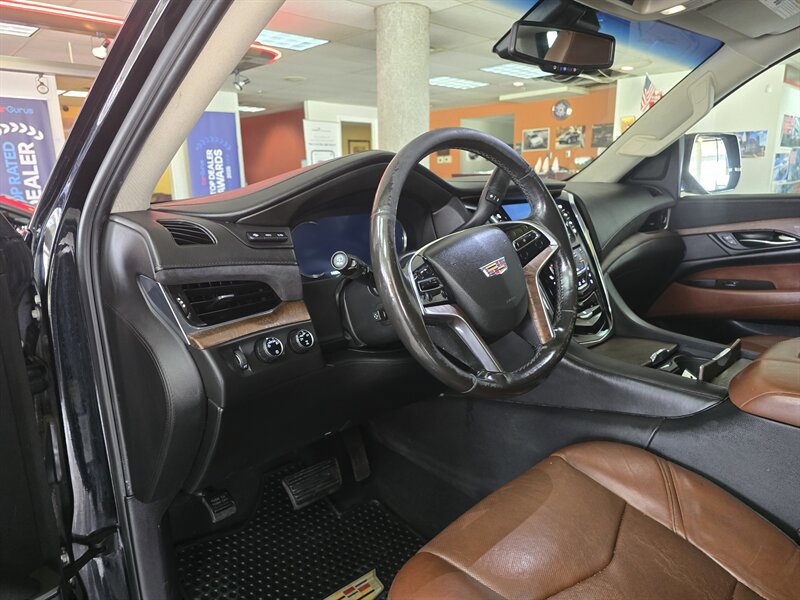 Used 2016 Cadillac Escalade ESV Luxury image 8