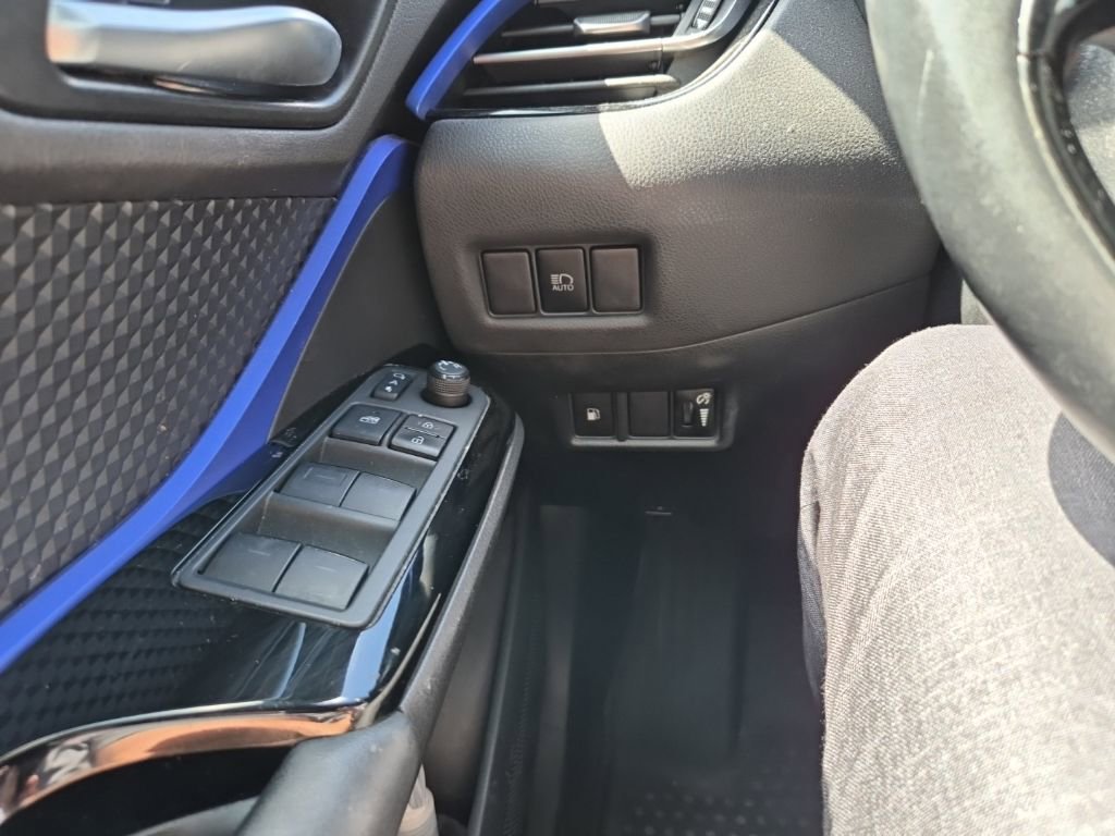 Used 2021 Toyota C-HR XLE image 13