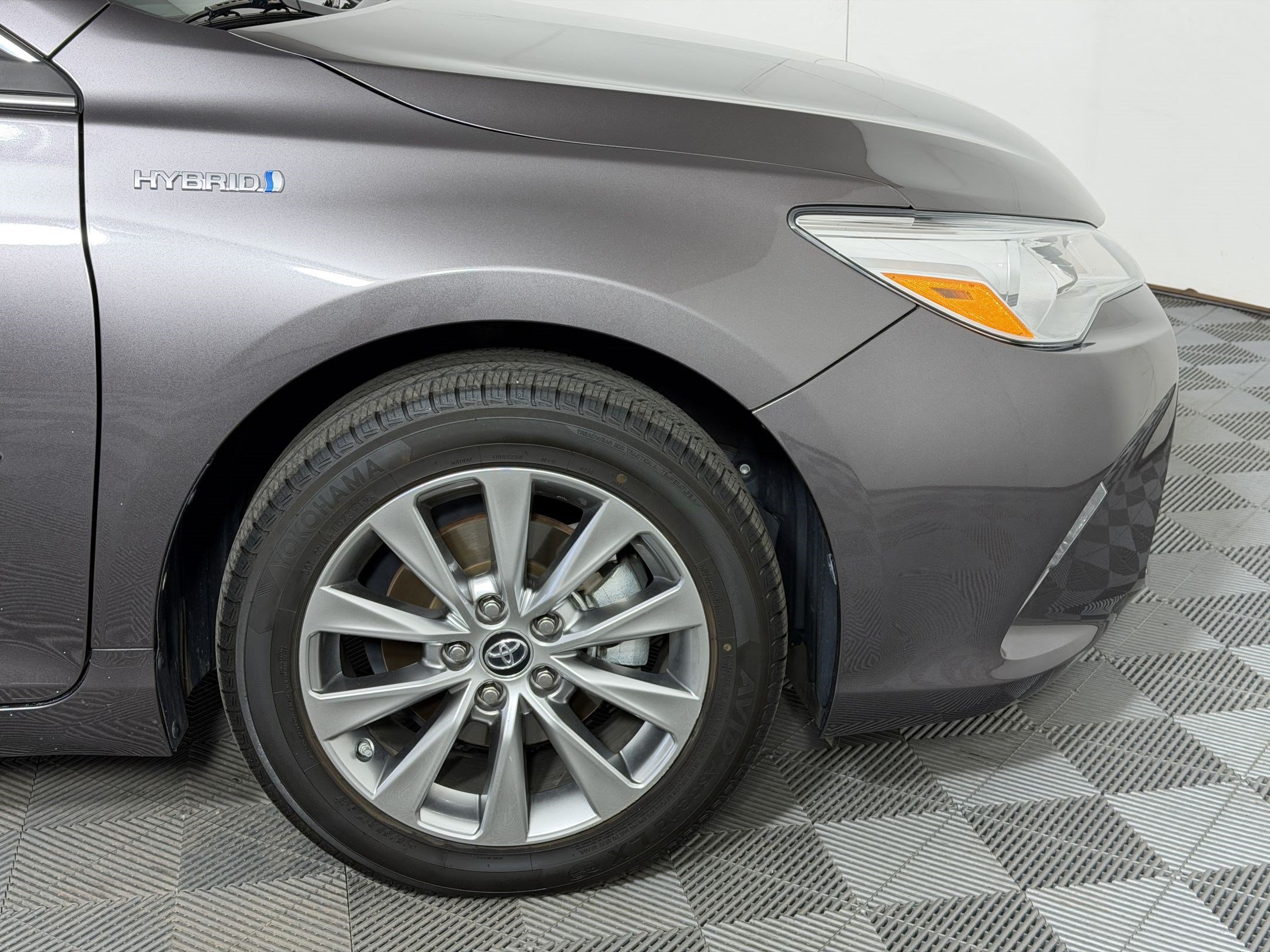 Used 2015 Toyota Camry XLE w/ Moonroof Package FWD image 12