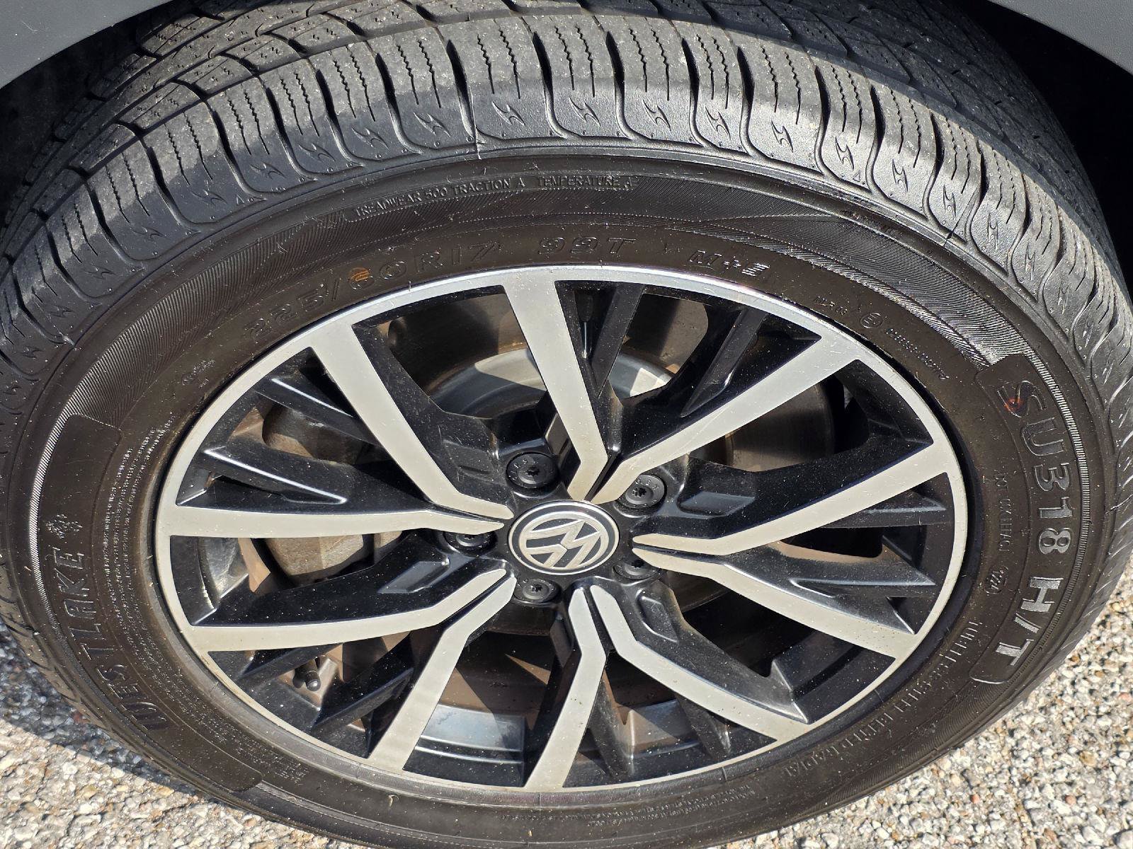 Used 2021 Volkswagen Tiguan SEL AWD/4WD image 43