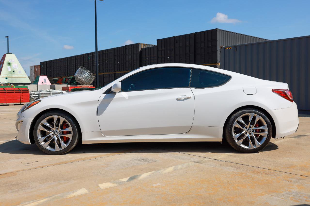 Used 2013 Hyundai Genesis 3.8 image 3