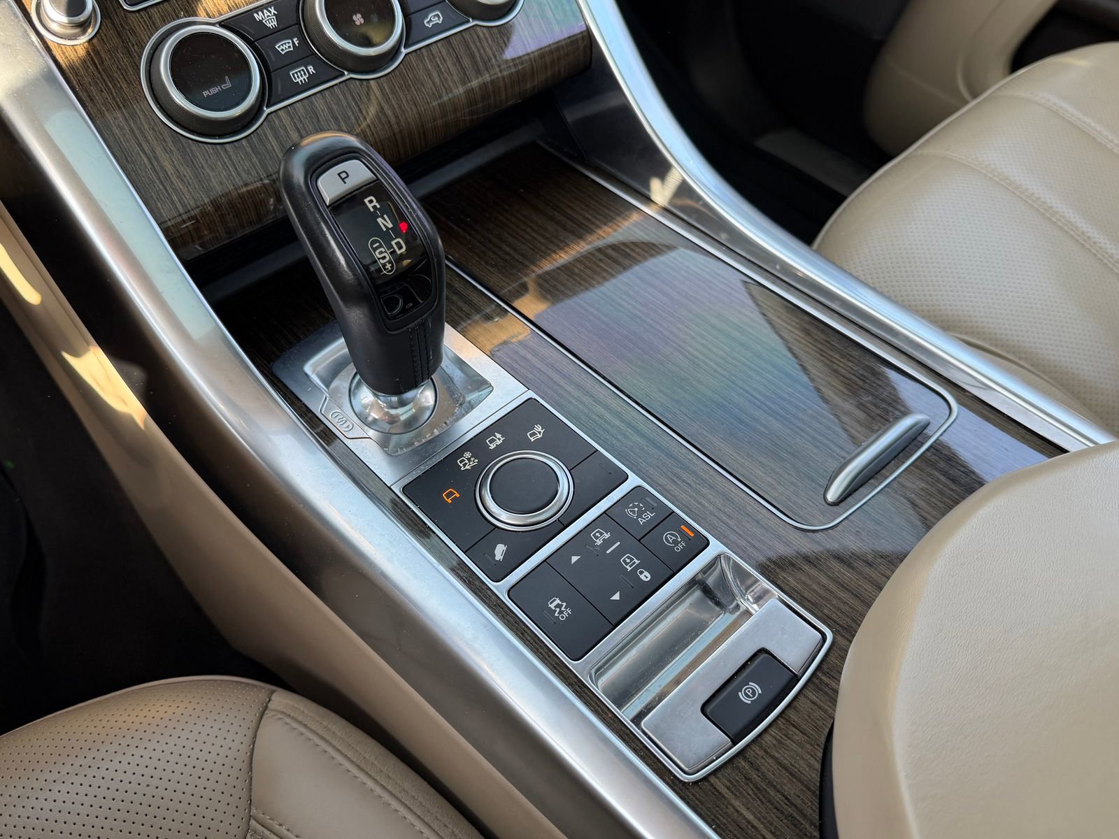 Used 2016 Land Rover Range Rover Sport HSE image 22