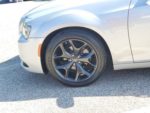 Used 2023 Chrysler 300 Touring w/ Sport Appearance Package RWD image 8