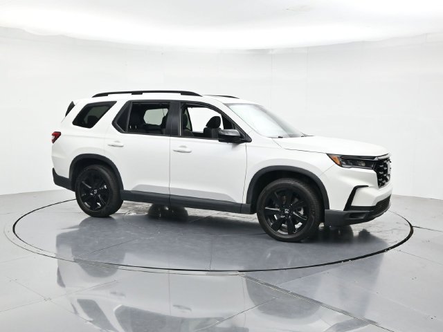 Used 2025 Honda Pilot Black Edition image 3