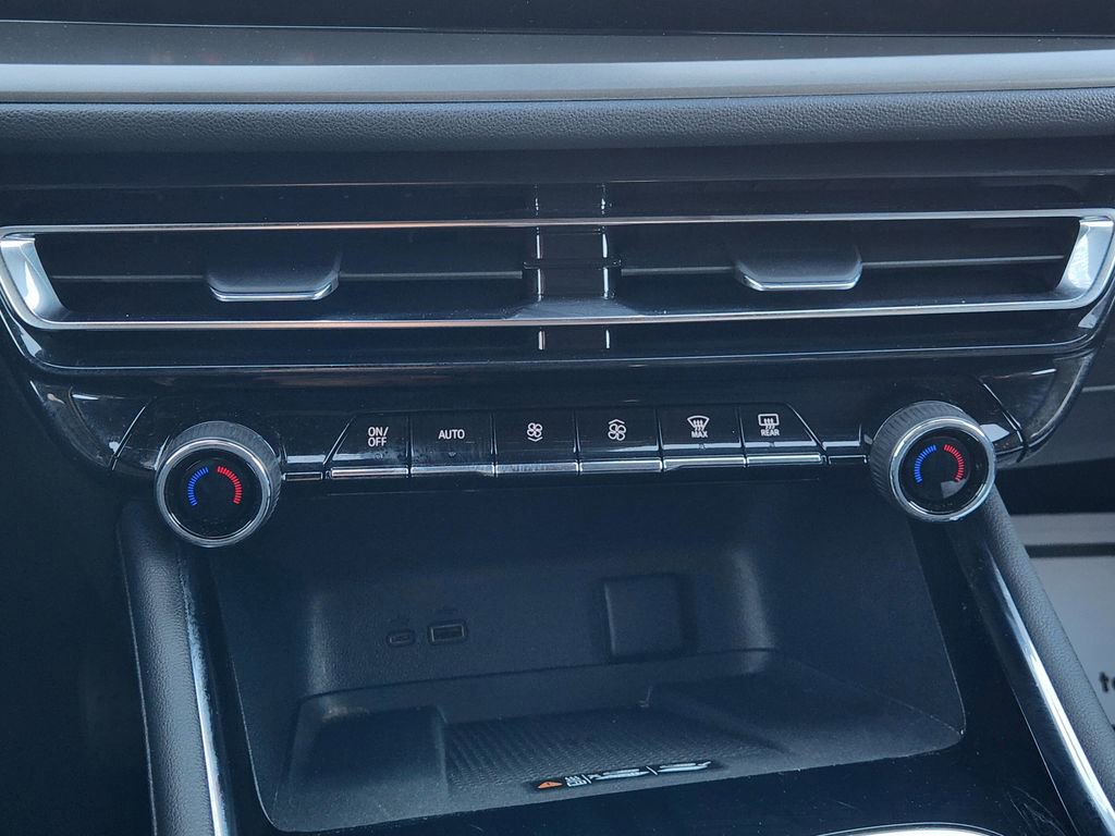 Used 2025 Chevrolet Traverse LT image 20