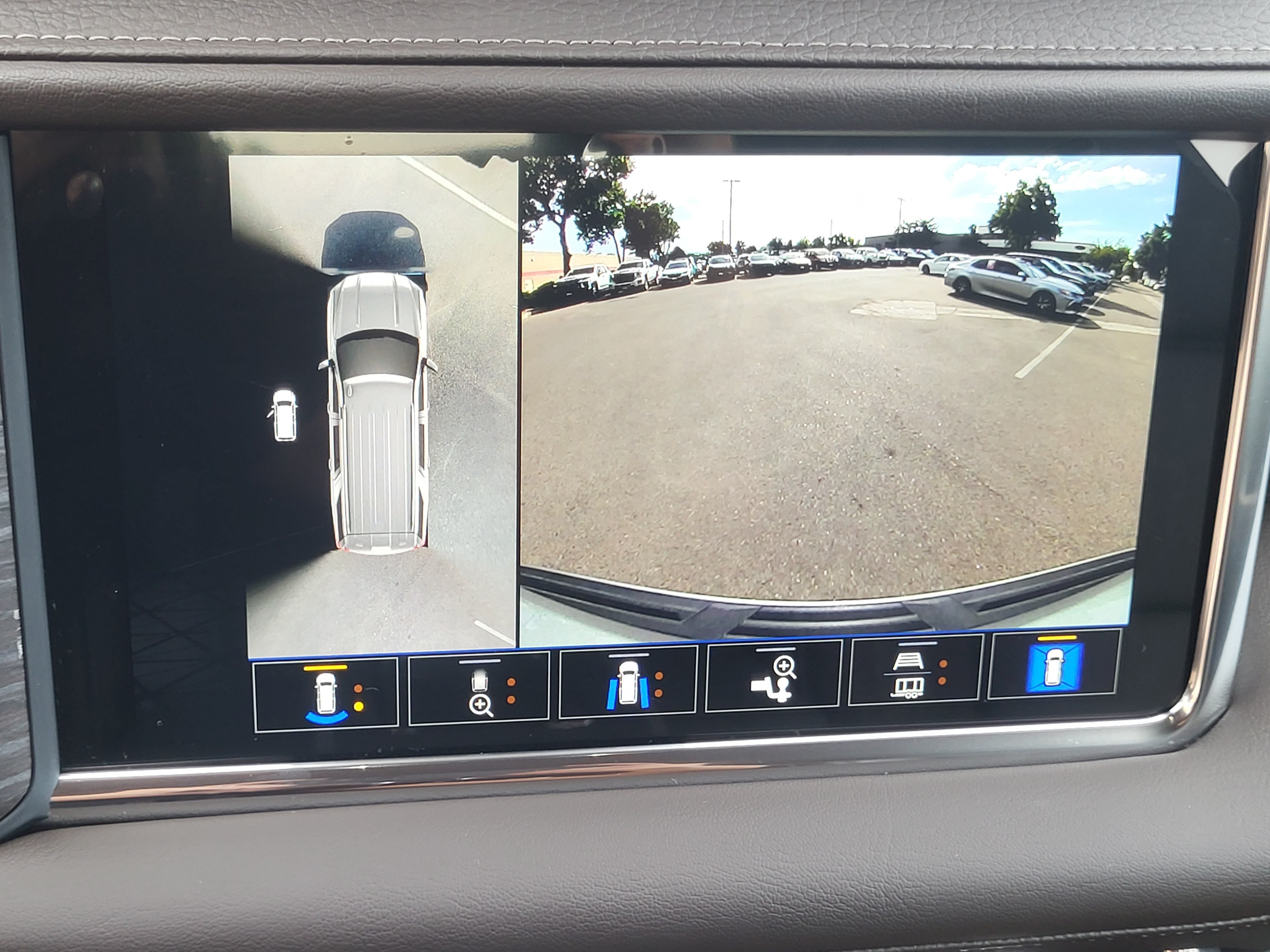 Used 2023 GMC Yukon Denali AWD/4WD image 17