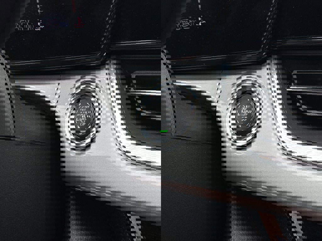 Used 2025 Chevrolet Trax LT w/ LT Convenience Package FWD image 19