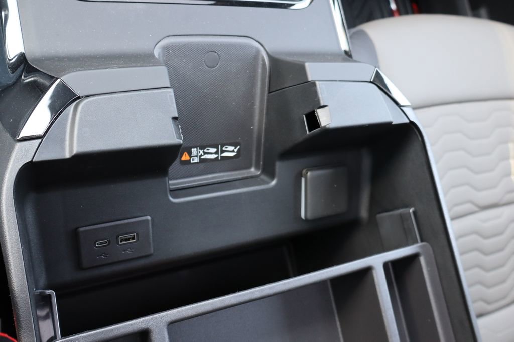 Used 2025 Chevrolet Silverado 2500 ZR2 w/ Technology Package image 15