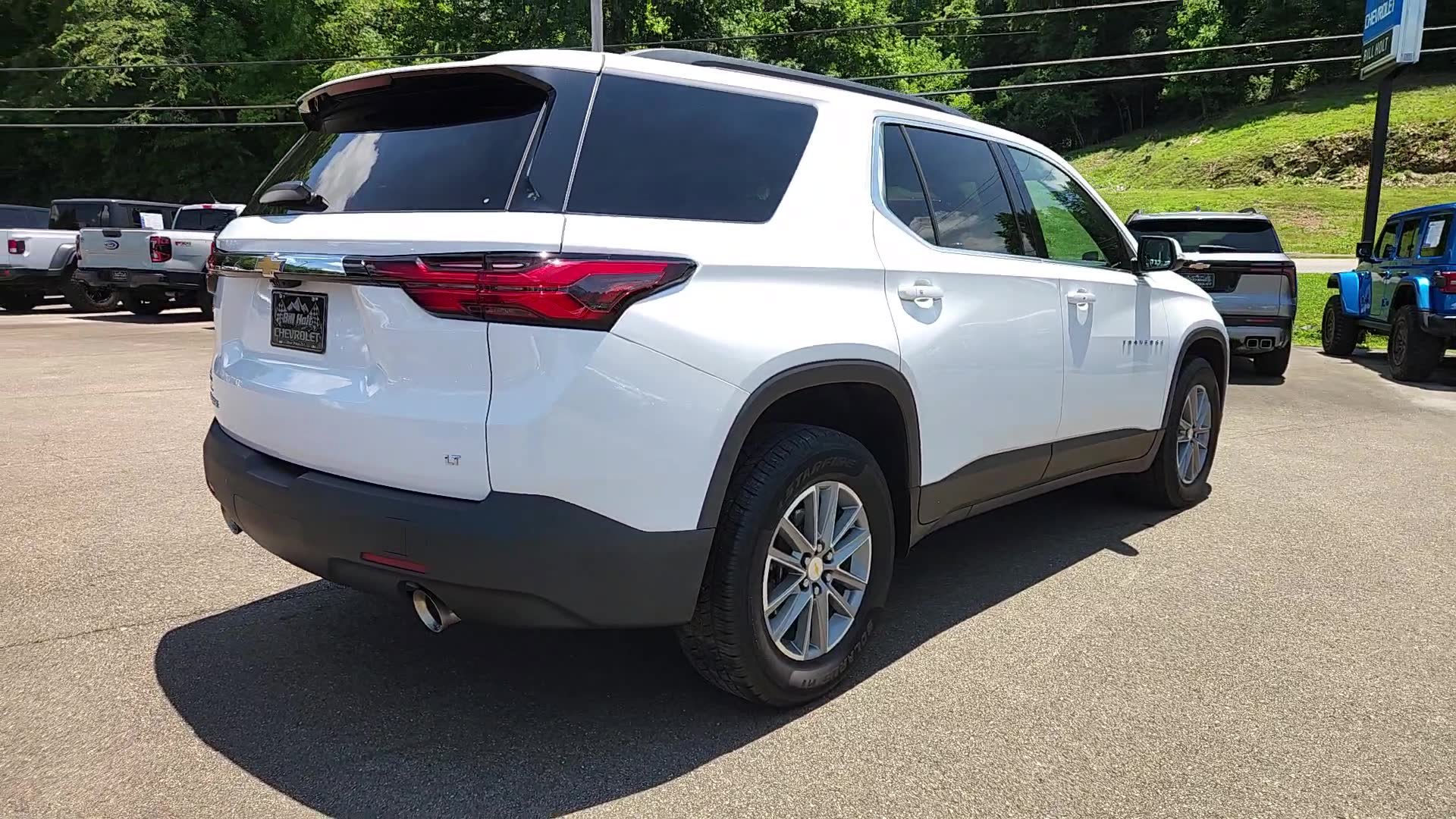 Used 2022 Chevrolet Traverse LT FWD image 5