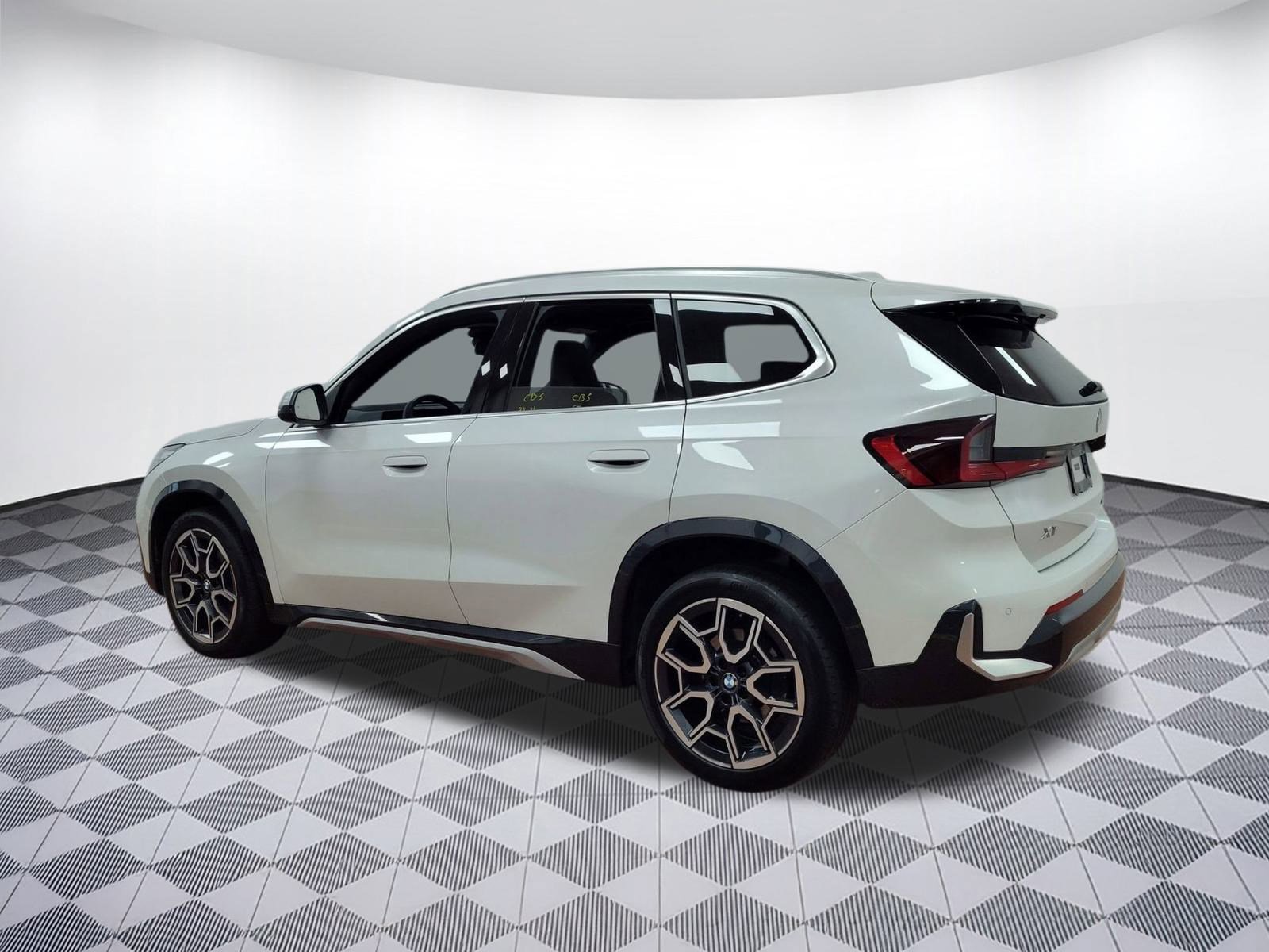 Used 2024 BMW X1 xDrive28i w/ Premium Package image 3