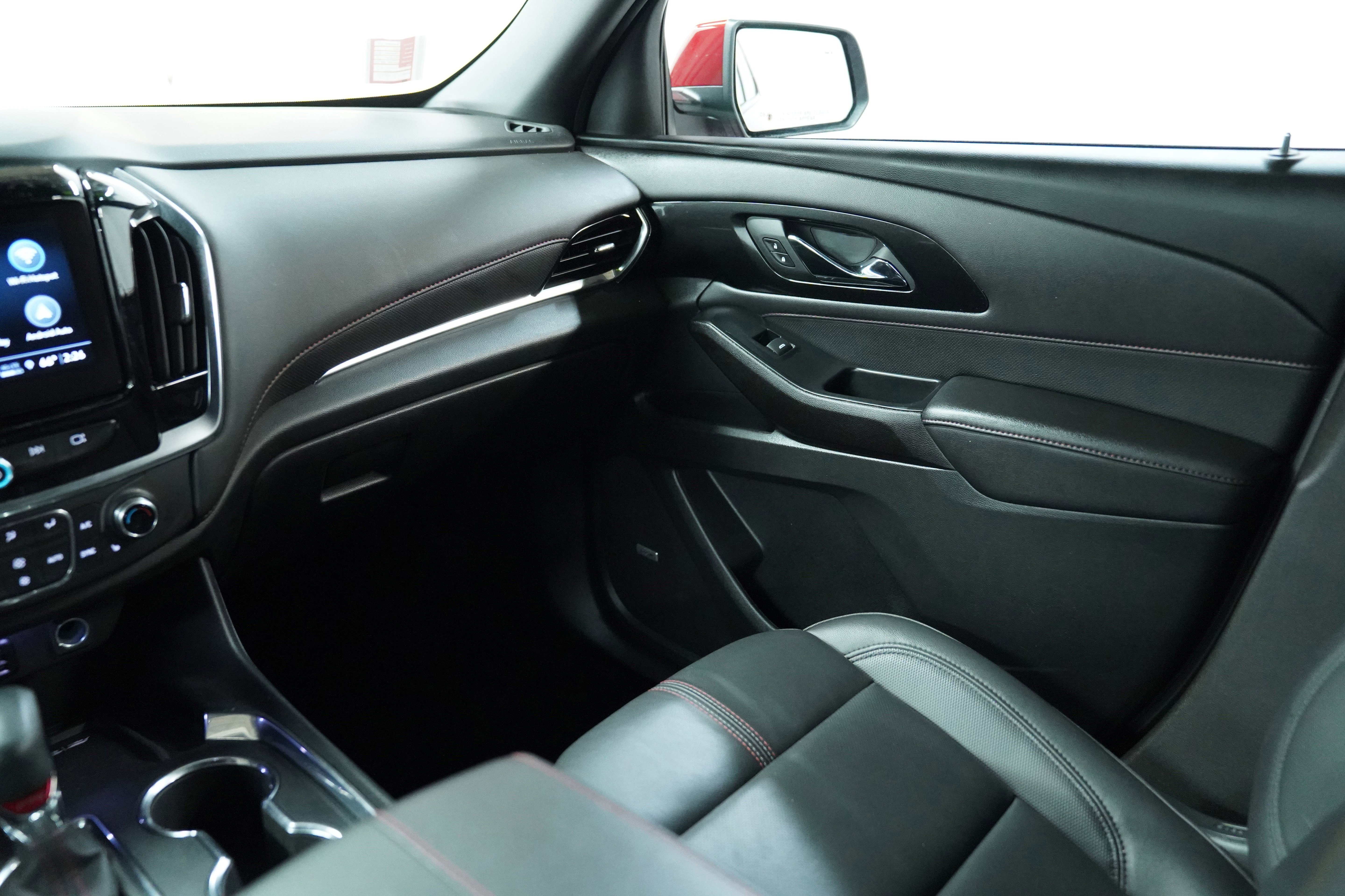 Used 2023 Chevrolet Traverse RS image 16