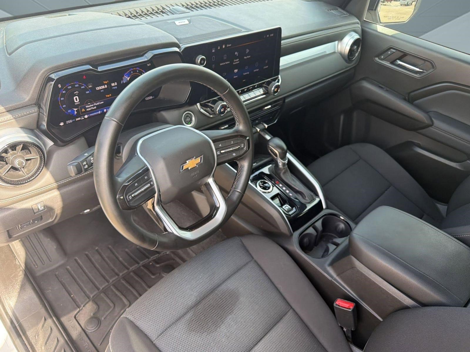 Used 2024 Chevrolet Colorado LT w/ LT Convenience Package II AWD/4WD image 4