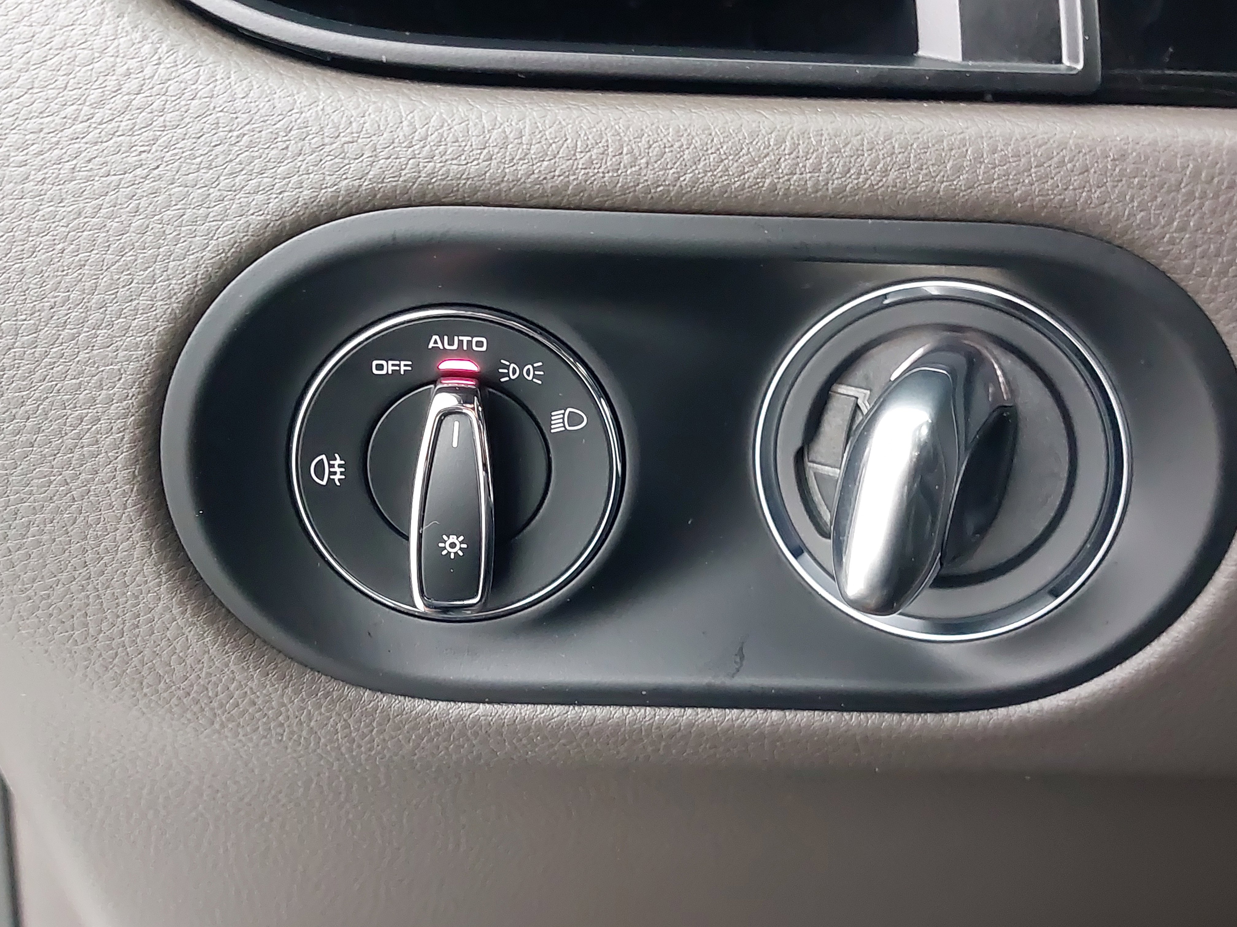 Used 2025 Porsche Macan image 27