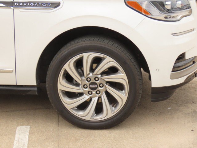 Certified 2024 Lincoln Navigator Premiere AWD/4WD image 7