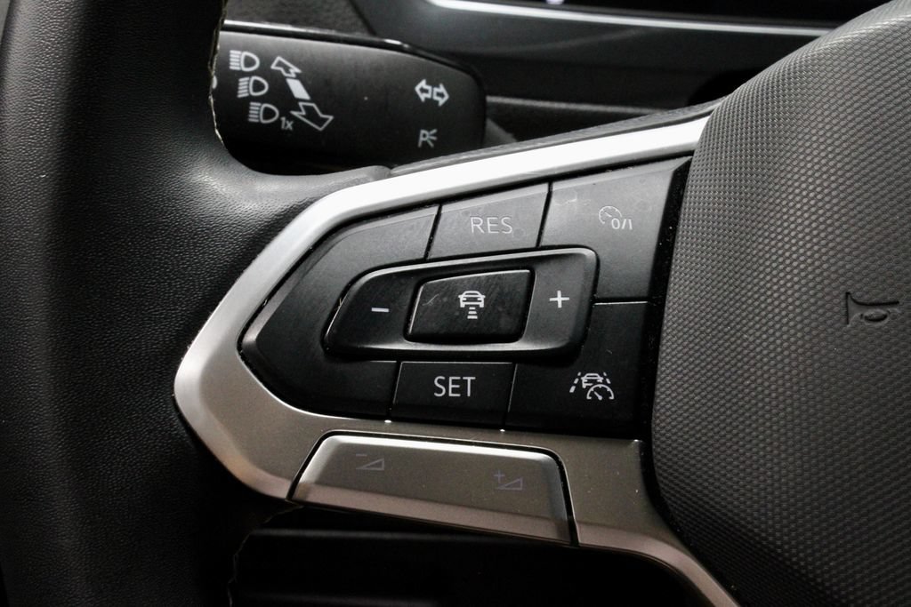 Used 2024 Volkswagen Tiguan SE FWD image 28