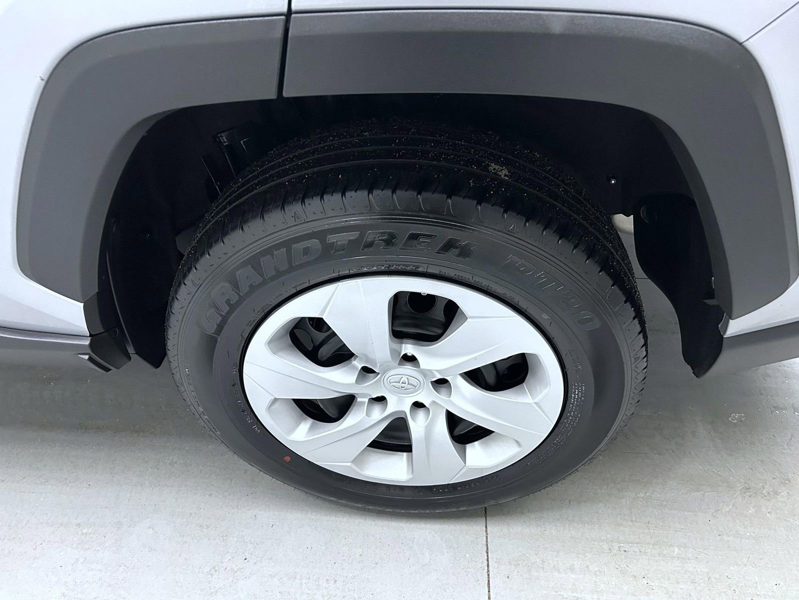 Used 2024 Toyota RAV4 LE image 22